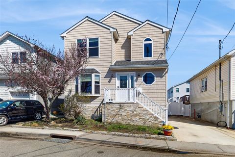 Single Family Residence in Baldwin Harbor NY 647 Lincoln Street.jpg