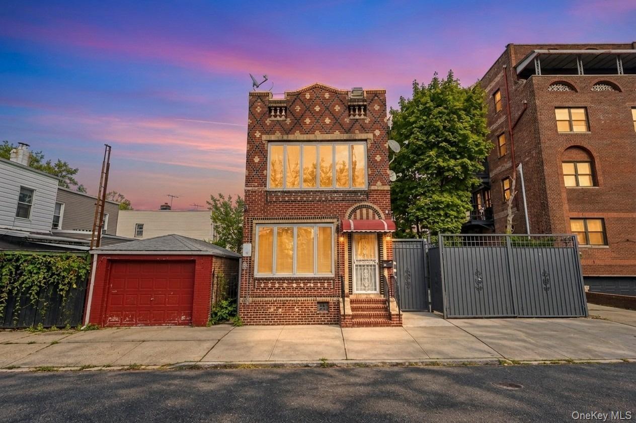 103 11 90th St, Ozone Park, NY 11417
