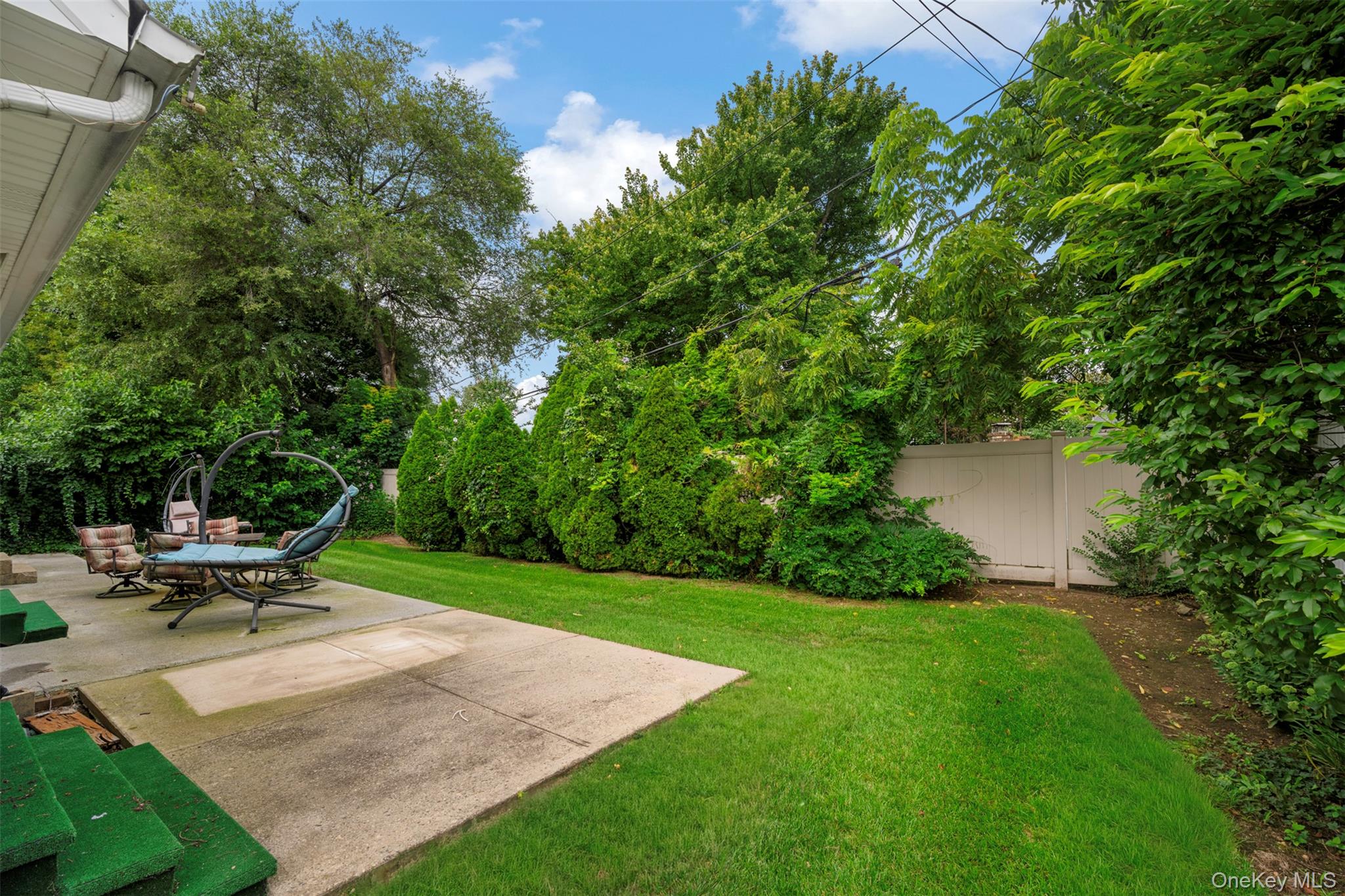 868 Spring Ave, Uniondale, NY 11553 photo