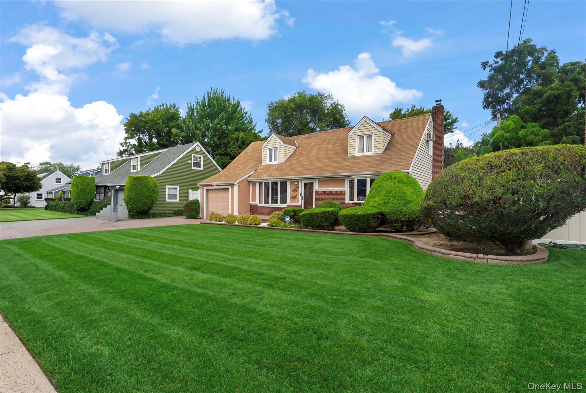 868 Spring Ave, Uniondale, NY 11553 photo