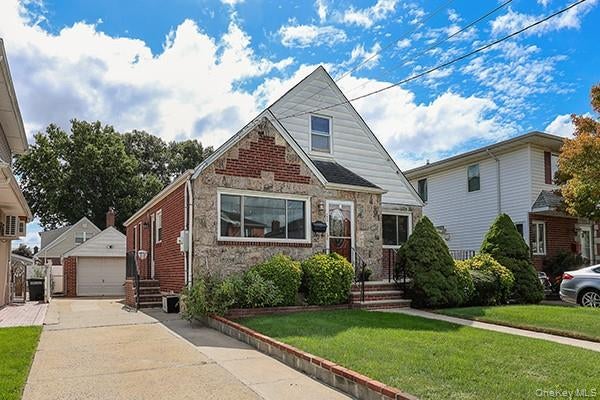 1408 Lowell Ave, New Hyde Park, NY 11040