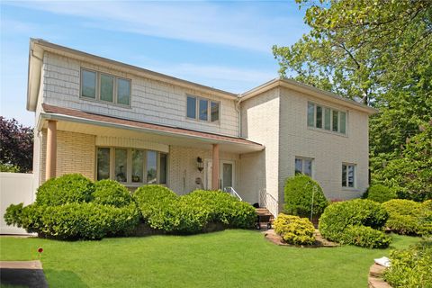 Single Family Residence in Staten Island NY 835 Ionia Avenue.jpg