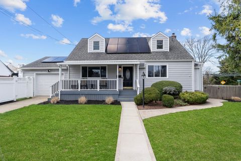 Single Family Residence in Albertson NY 2 Lee Avenue.jpg