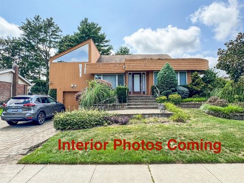 Single Family Residence in Jericho NY 11 Tompkins Avenue.jpg
