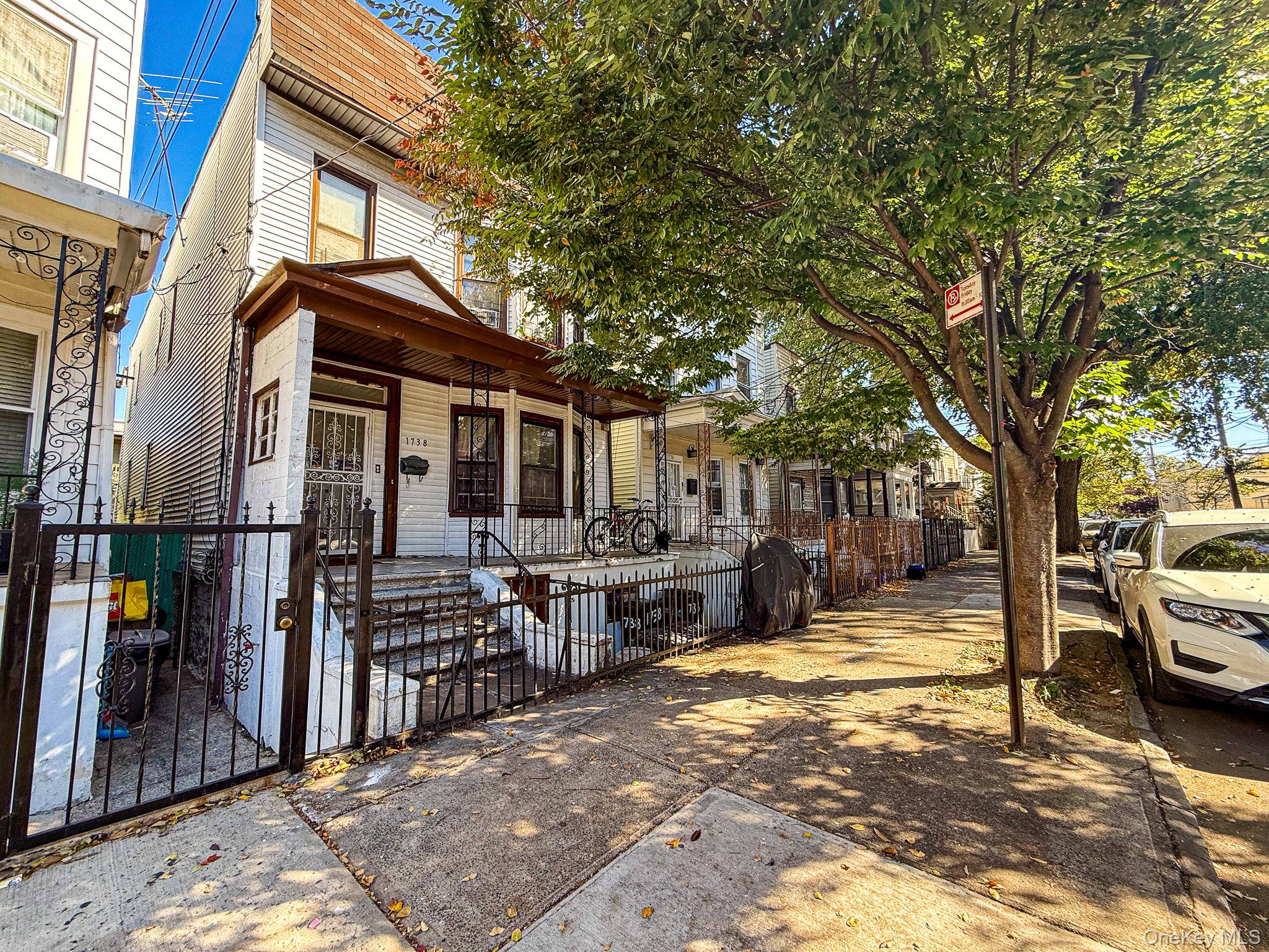 1738 Melville St, Bronx, NY 10460