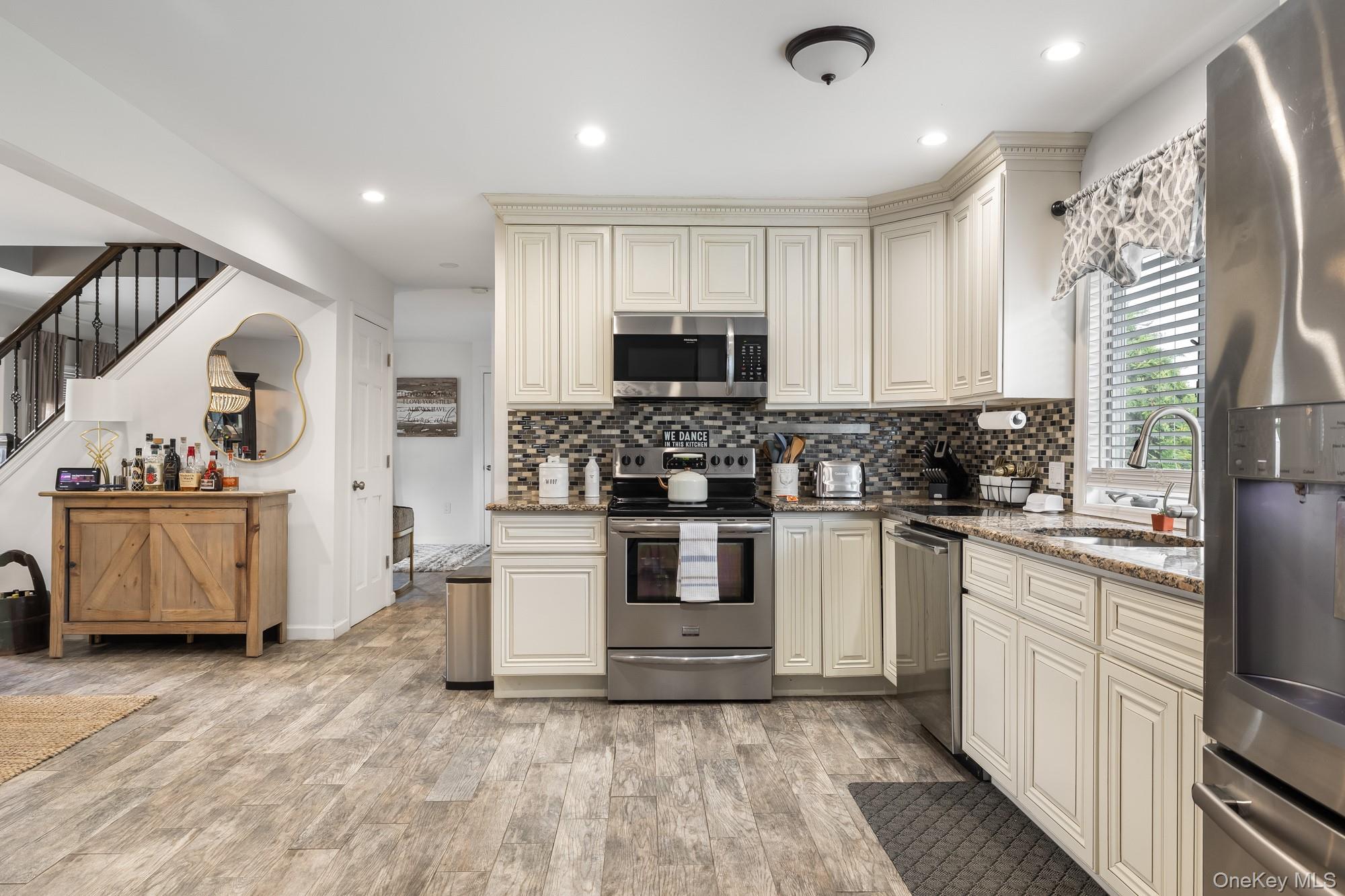 35 Magpie Ln, Levittown, NY 11756 photo