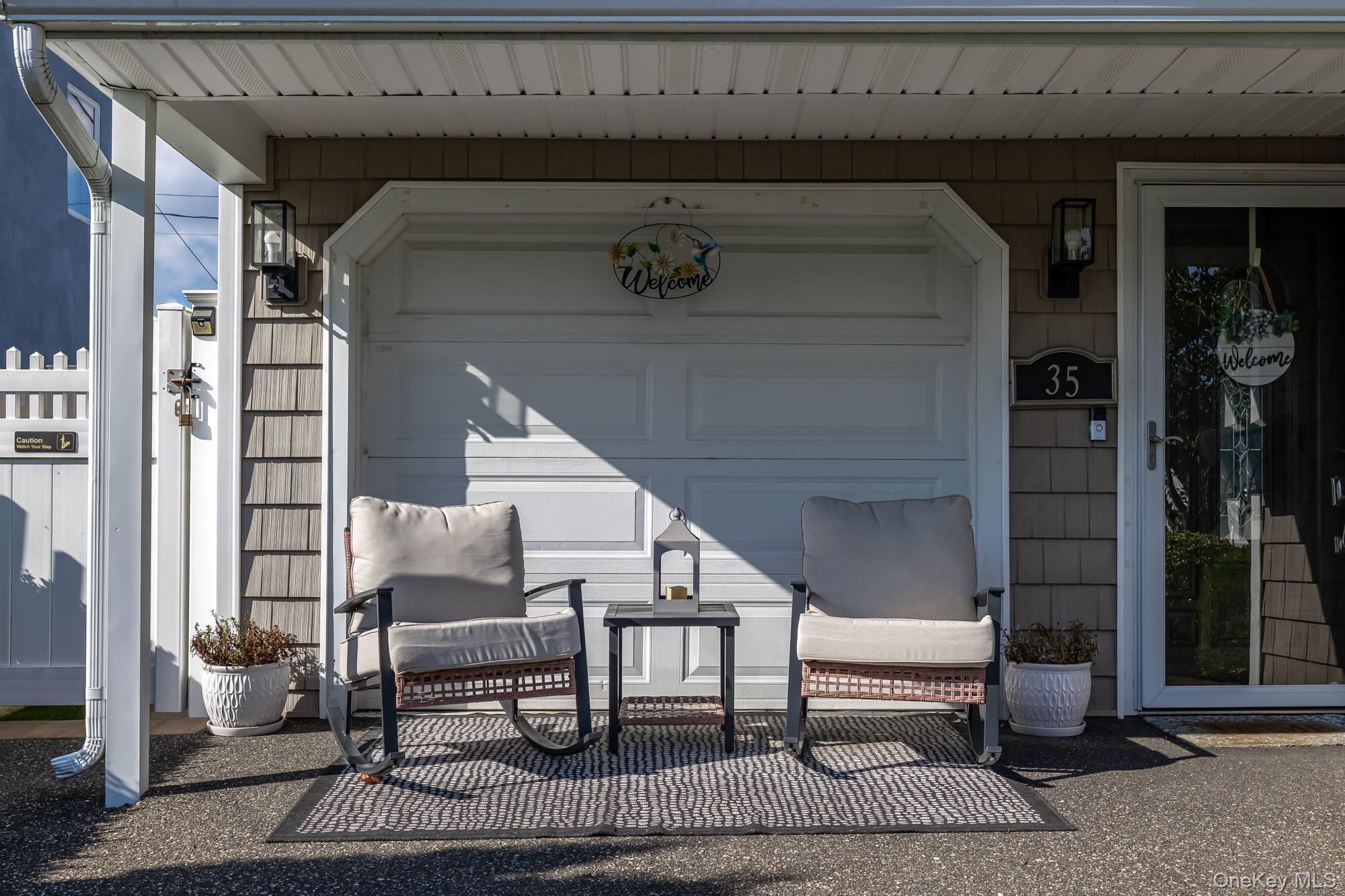 35 Magpie Ln, Levittown, NY 11756 photo