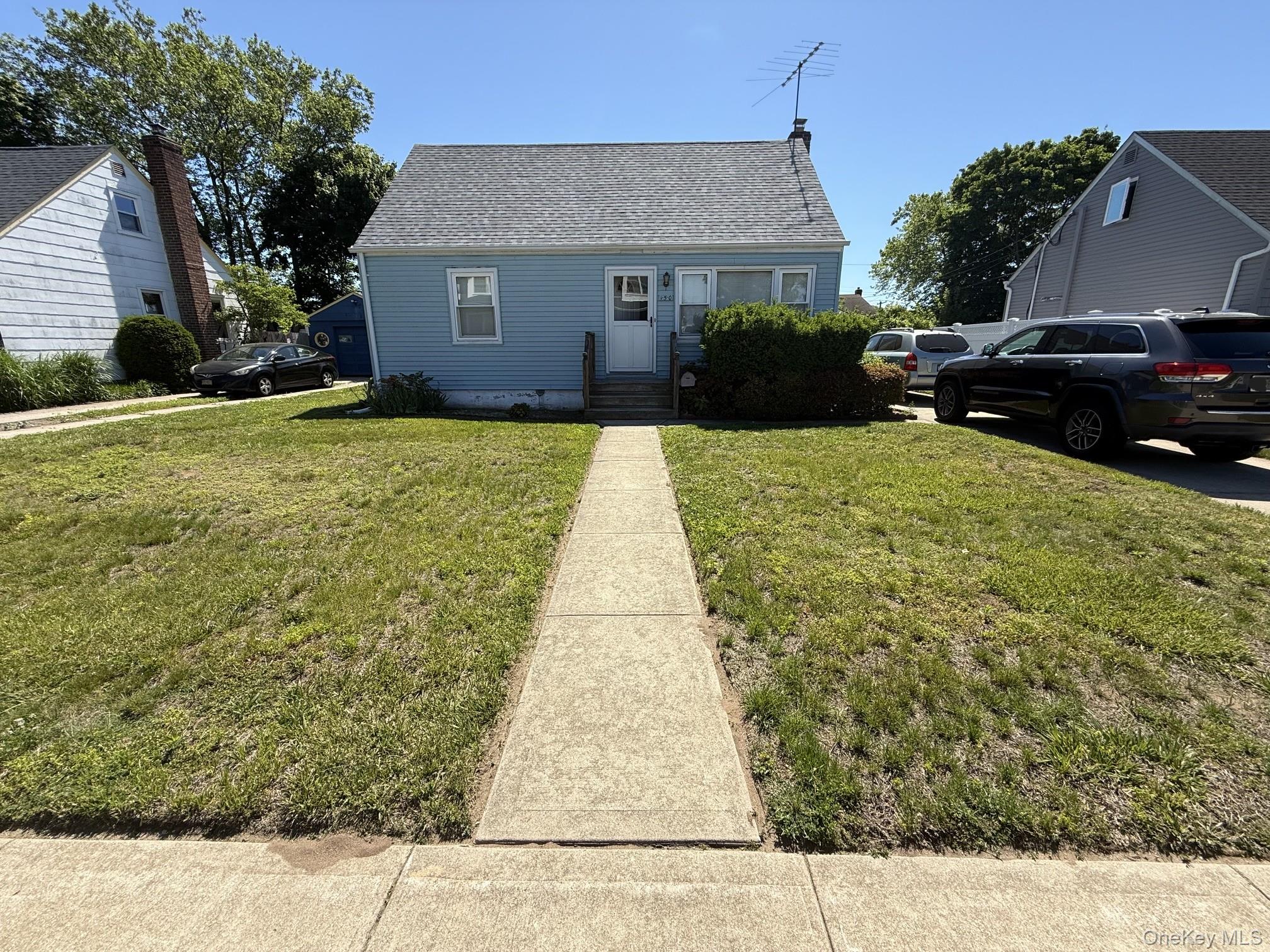 150 Oriole Rd, Levittown, NY 11756