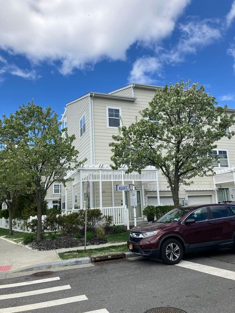 Duplex in Arverne NY 203 Aquatic Place.jpg