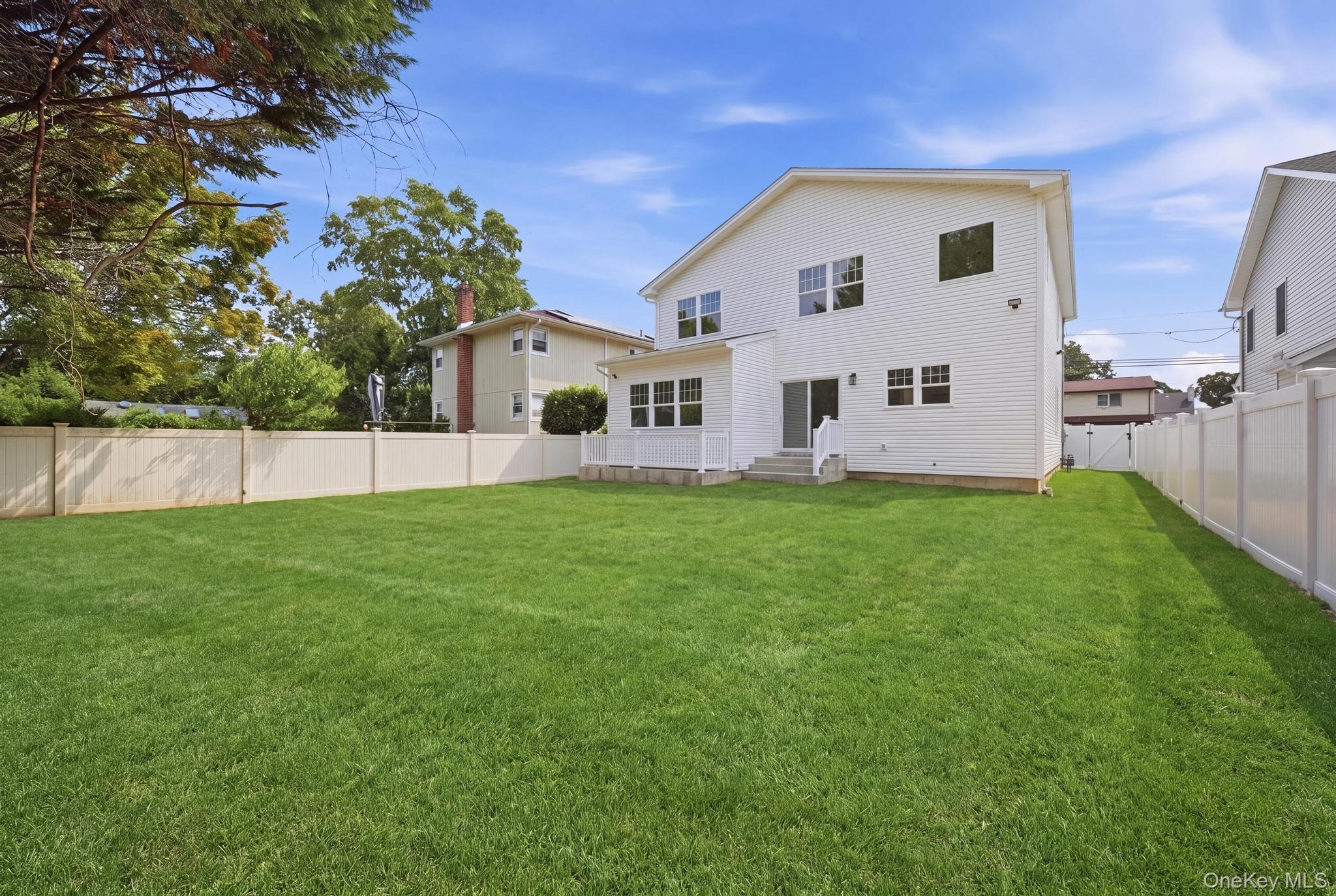 1586 Maeder Ave, Merrick, NY 11566 photo