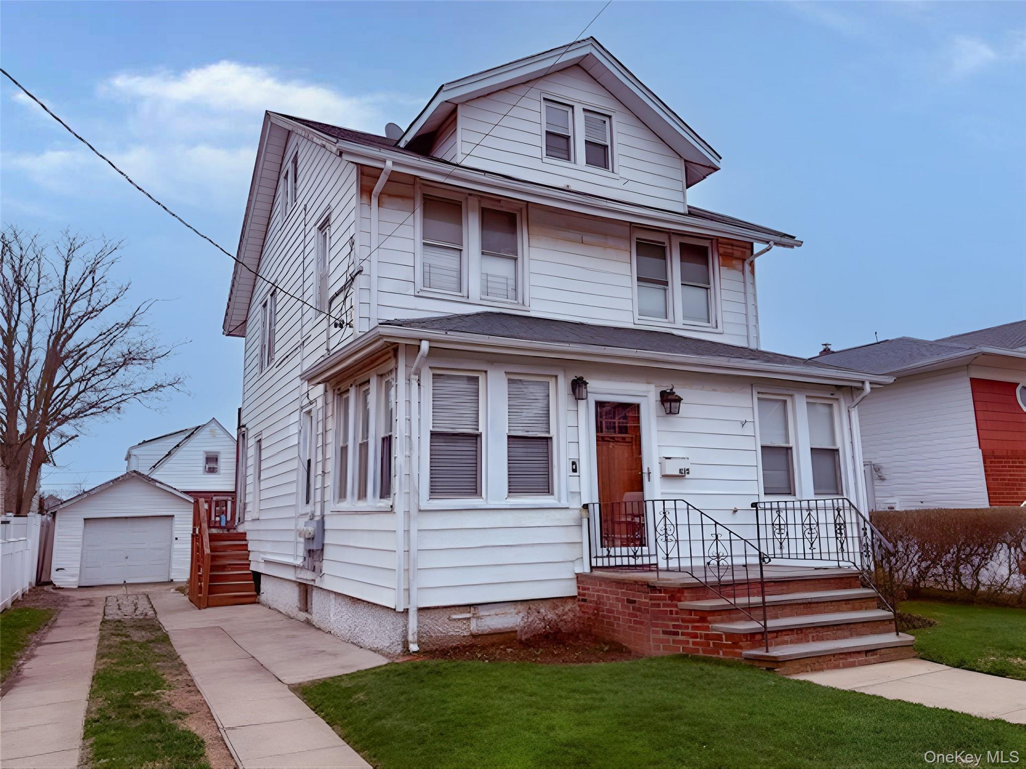435 Beach 124 St, Rockaway Park, NY 11694