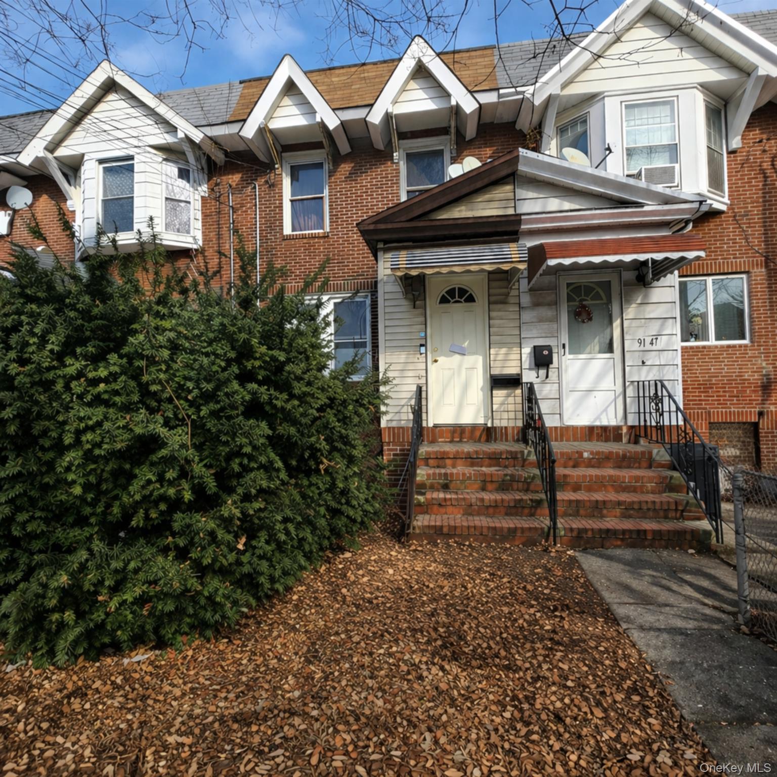 9145 85th St, Woodhaven, NY 11421