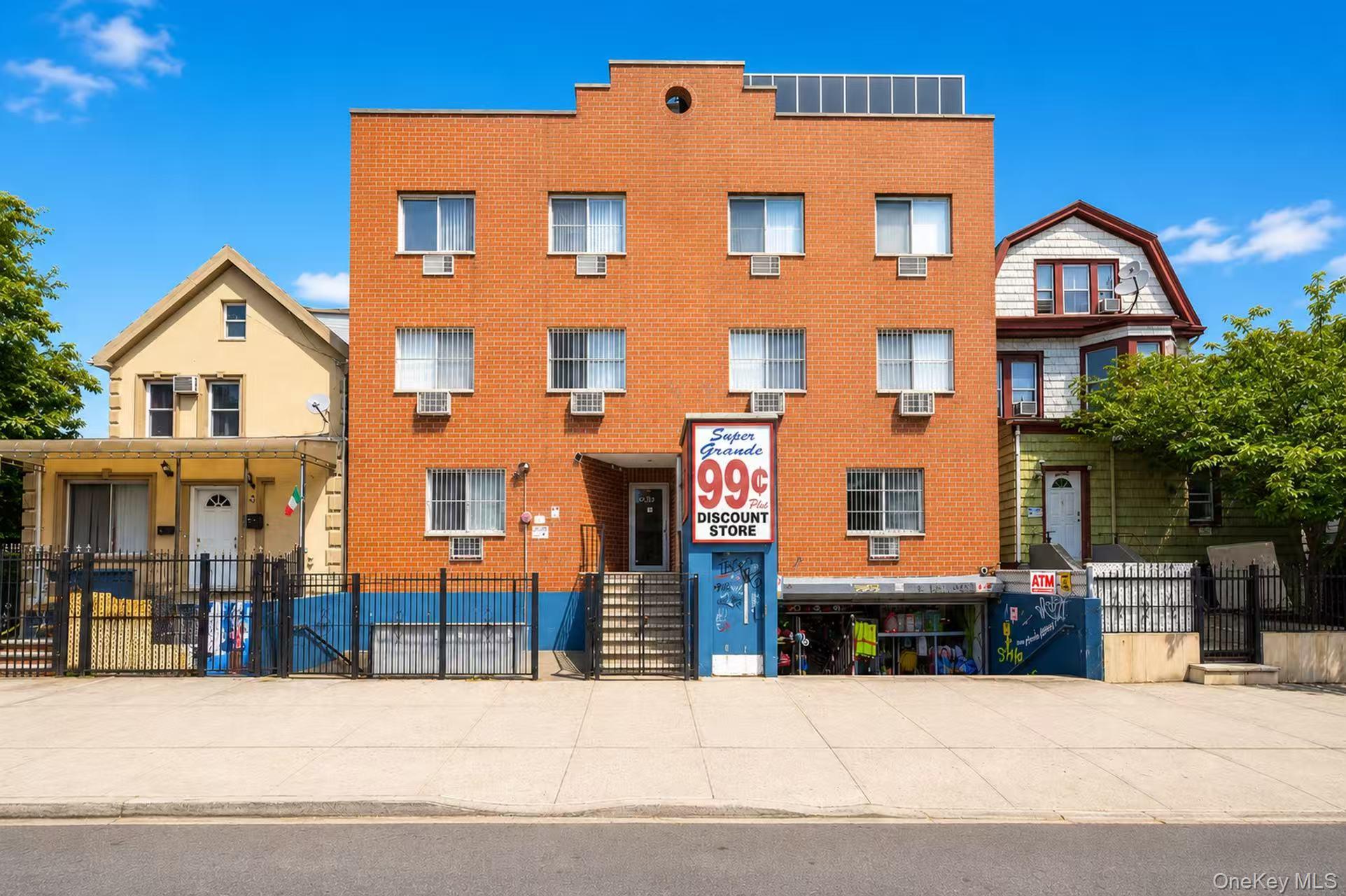 10005 37th Ave, Corona, NY 11368