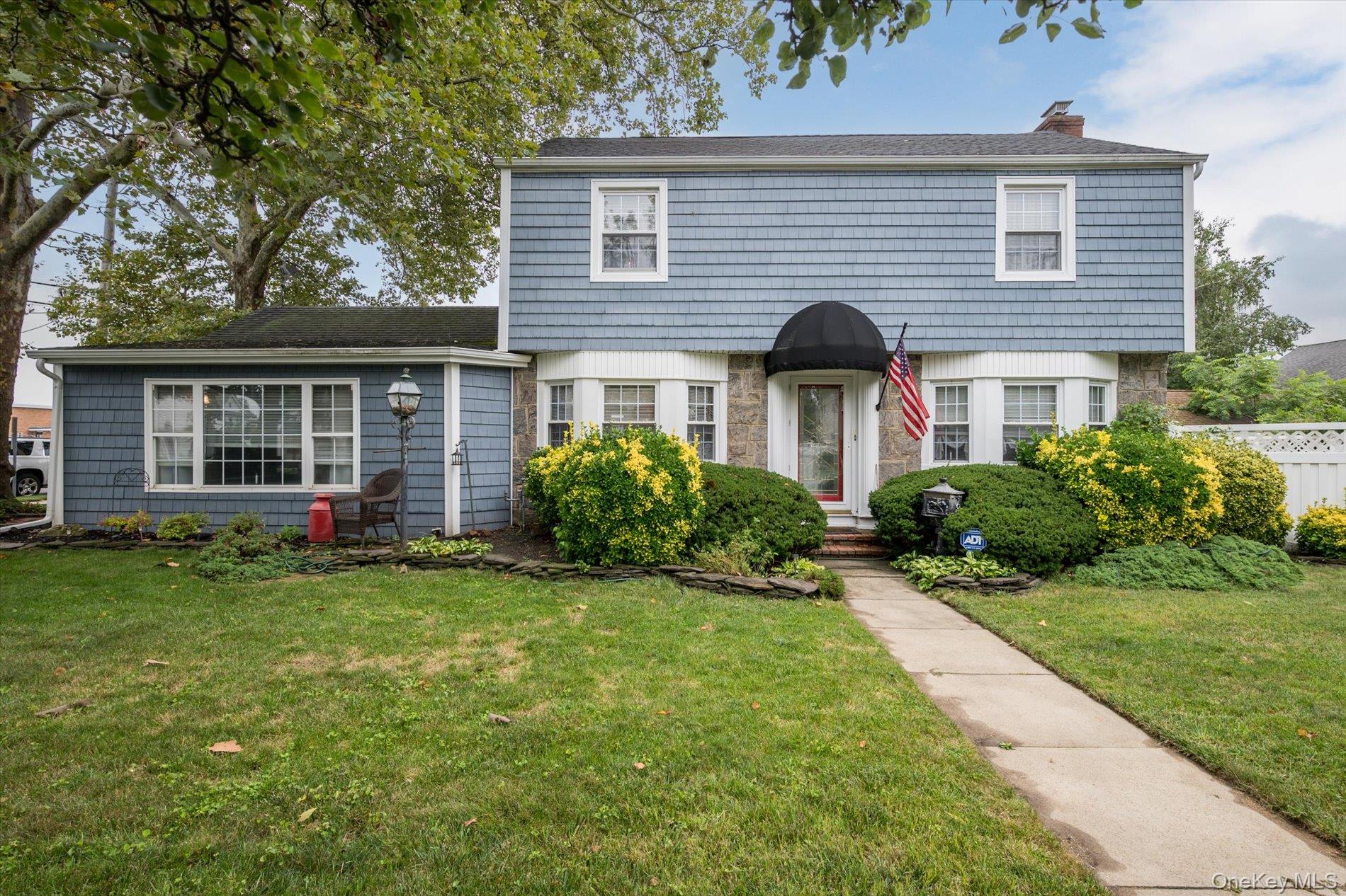 2563 Milburn Ave, Baldwin, NY 11510