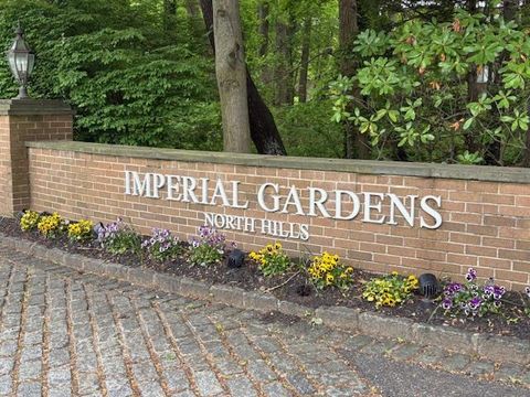 Condominium in Roslyn NY 51 Wimbledon Drive.jpg