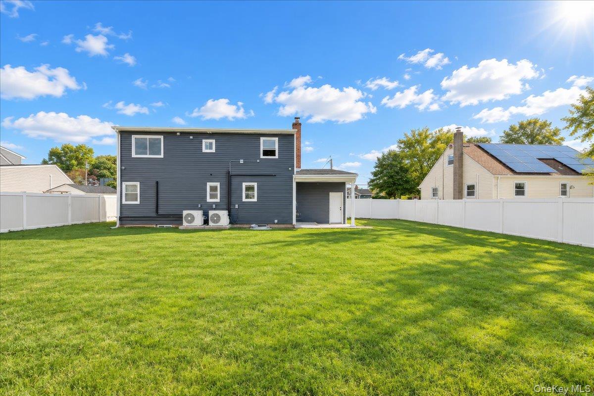 427 36th St, Lindenhurst, NY 11757 photo