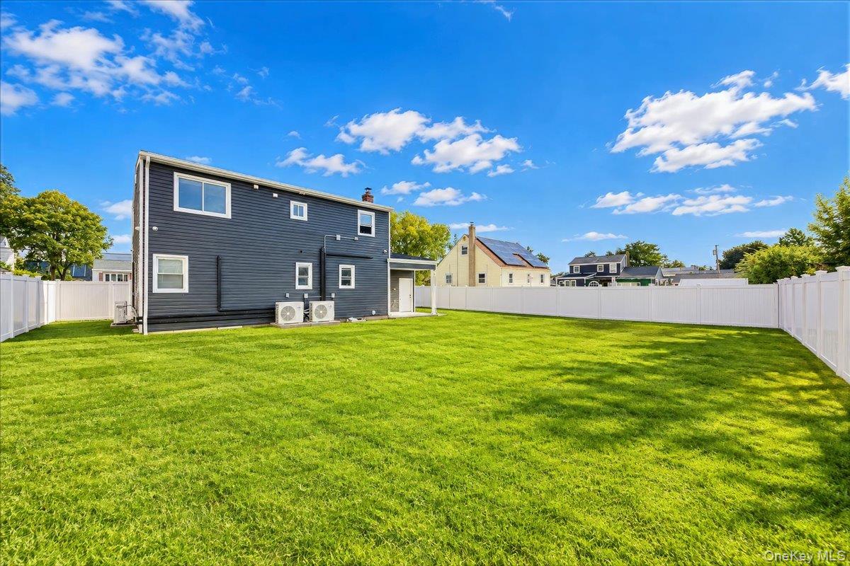 427 36th St, Lindenhurst, NY 11757 photo