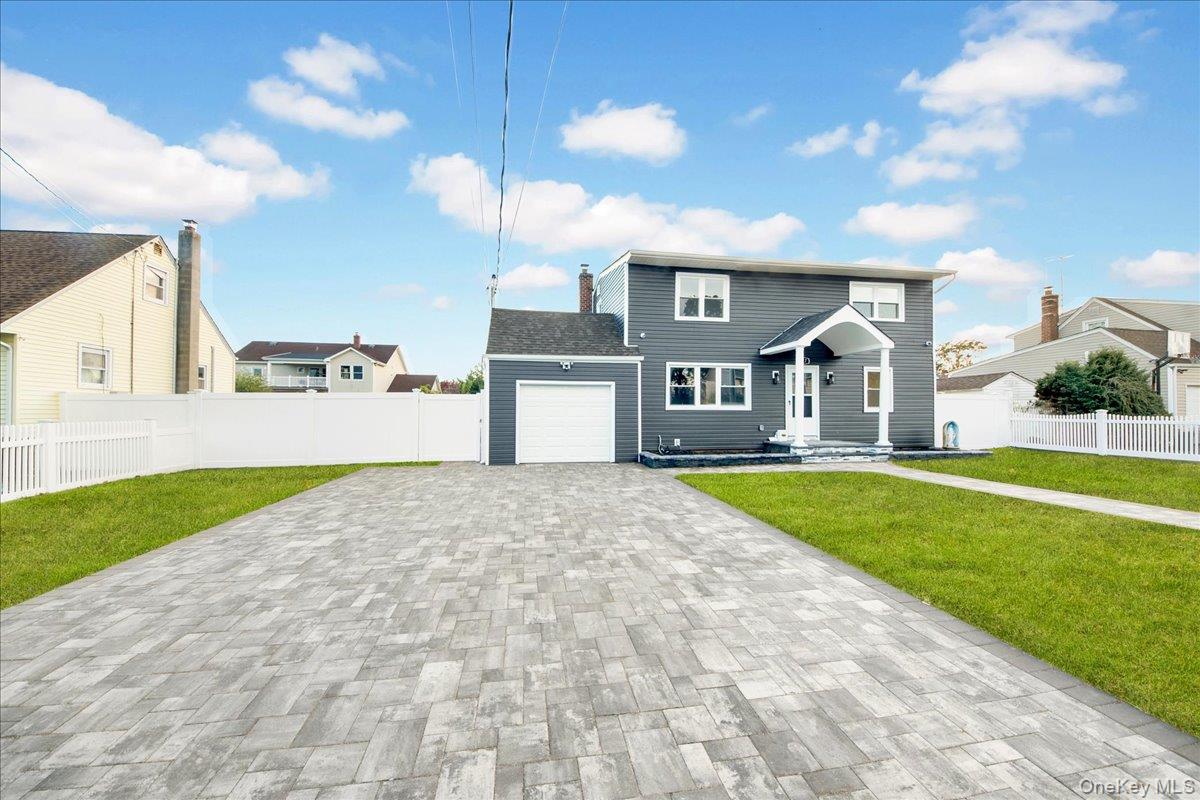 427 36th St, Lindenhurst, NY 11757 photo