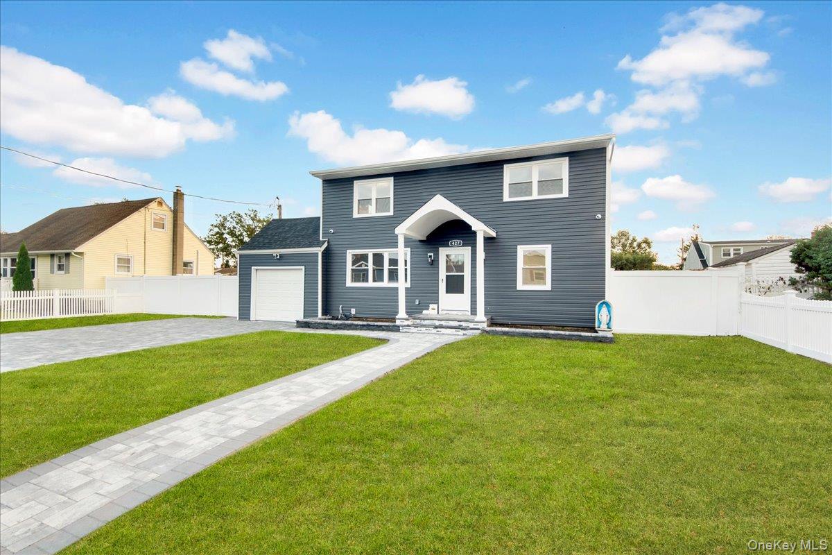 427 36th St, Lindenhurst, NY 11757 photo