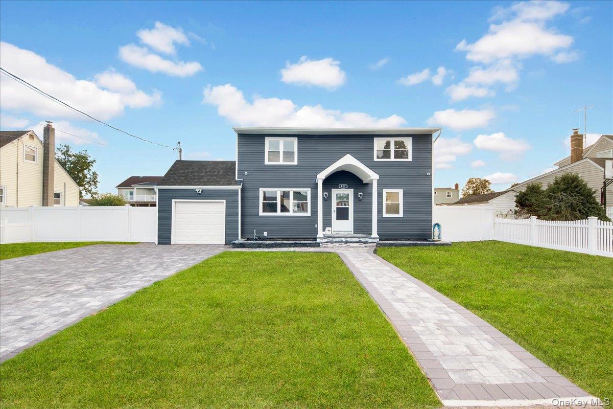427 36th St, Lindenhurst, NY 11757