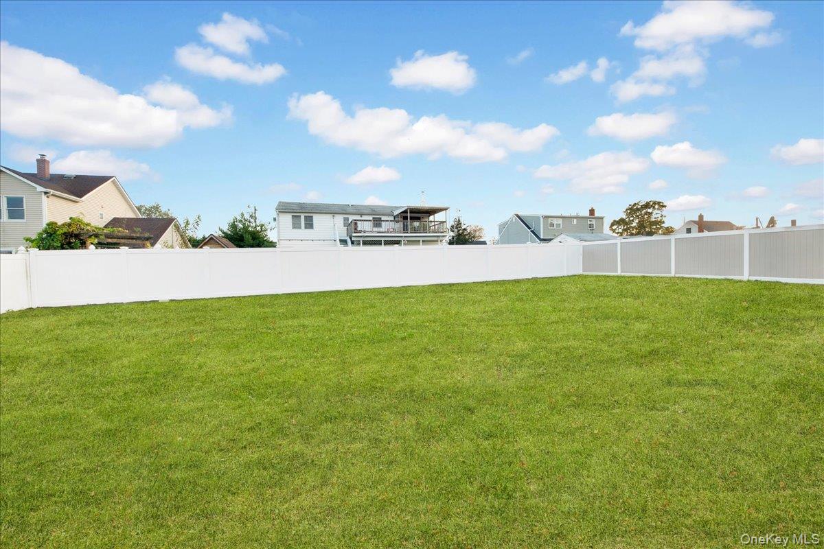 427 36th St, Lindenhurst, NY 11757 photo