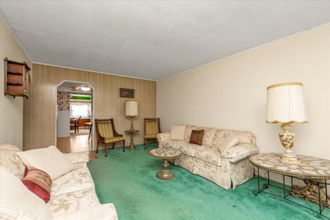 Single Family Residence in Uniondale NY 475 Emerson Street 4.jpg