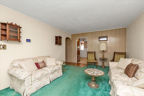 Single Family Residence in Uniondale NY 475 Emerson Street 3.jpg