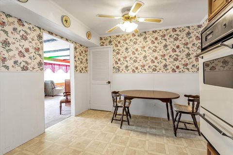 Single Family Residence in Uniondale NY 475 Emerson Street 6.jpg