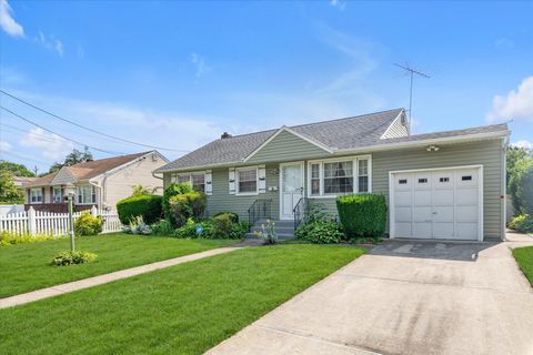 Single Family Residence in Uniondale NY 475 Emerson Street 1.jpg