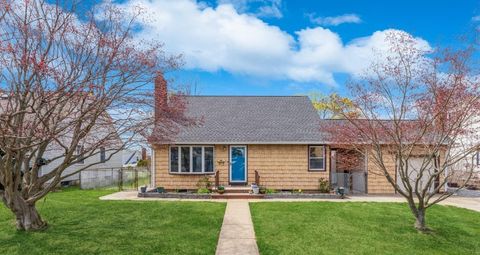 Single Family Residence in Albertson NY 66 Albertson Avenue.jpg