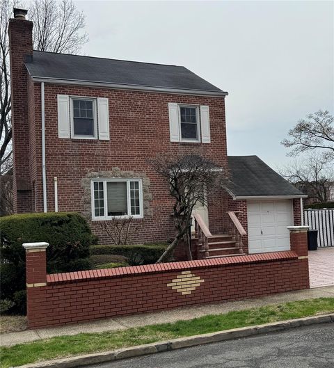 Single Family Residence in Addisleigh Park NY 111-54 178th Place.jpg