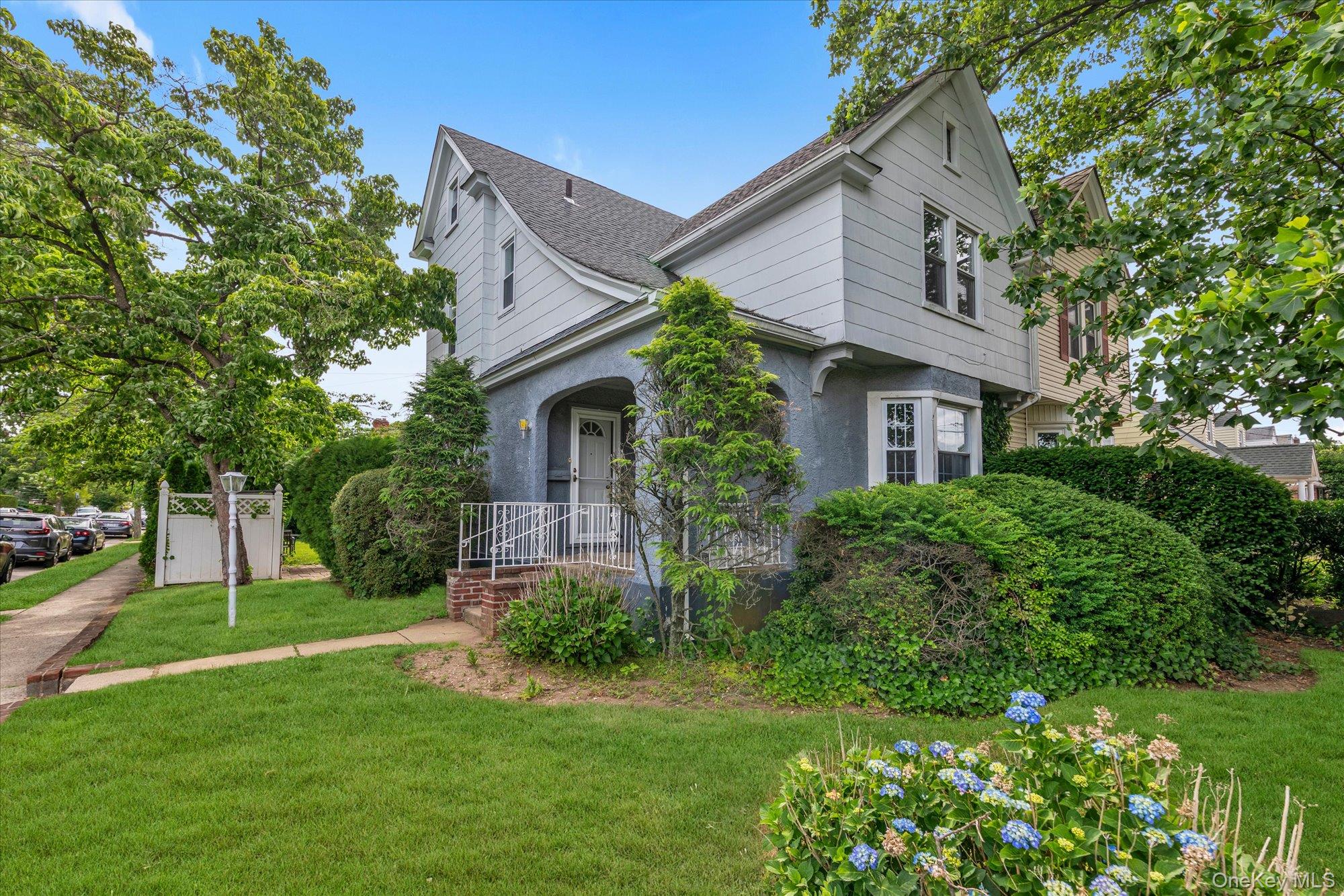 343 Nassau Blvd, New Hyde Park, NY 11040
