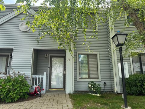 Condominium in Mohegan Lake NY 38 Offshore Drive.jpg