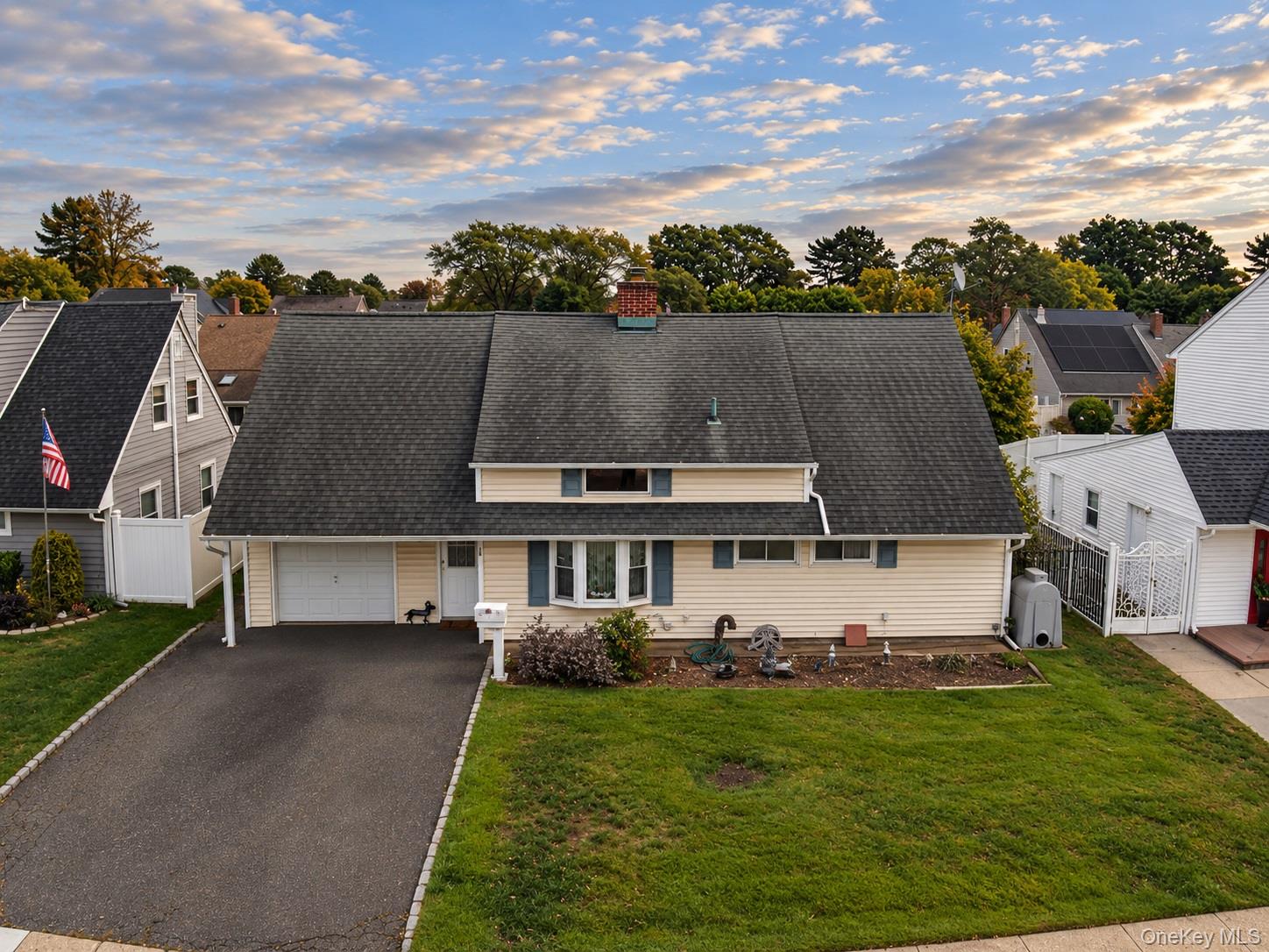 158 Bloomingdale Rd, Levittown, NY 11756 photo