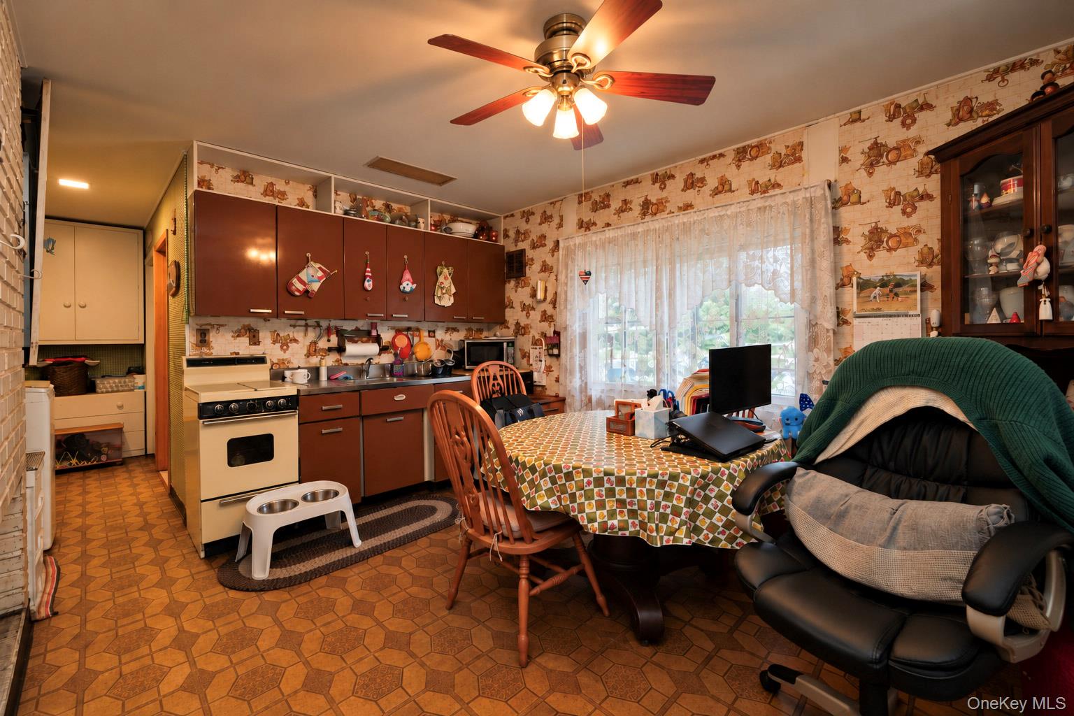 158 Bloomingdale Rd, Levittown, NY 11756 photo