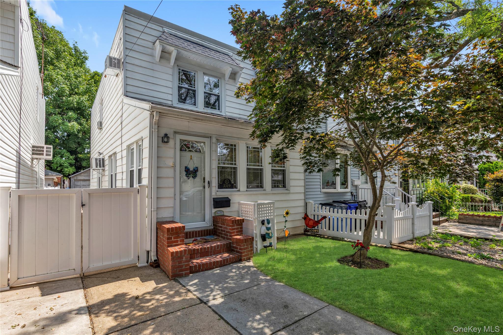 33 19 203rd St, Bayside, NY 11361