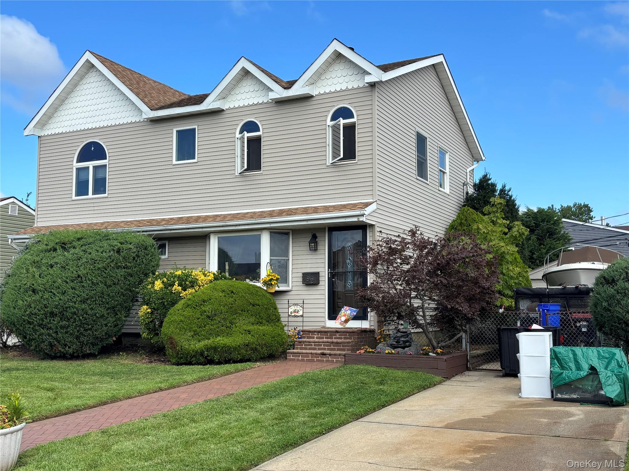 92 Van Buren St, Freeport, NY 11520 photo