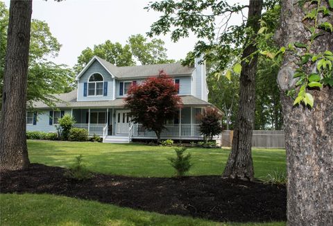 Single Family Residence in Baiting Hollow NY 132 N Woods Road.jpg