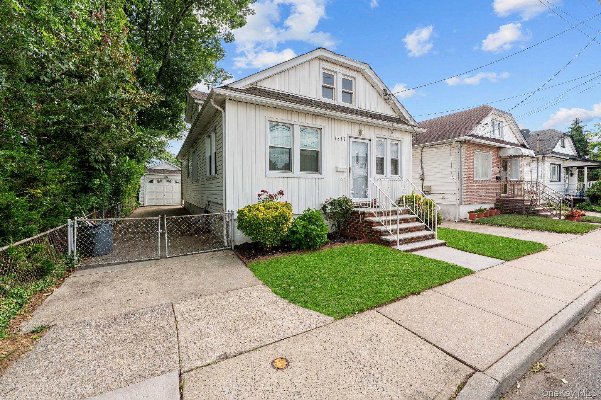 1318 Scimitar Ave, Elmont, NY 11003 photo