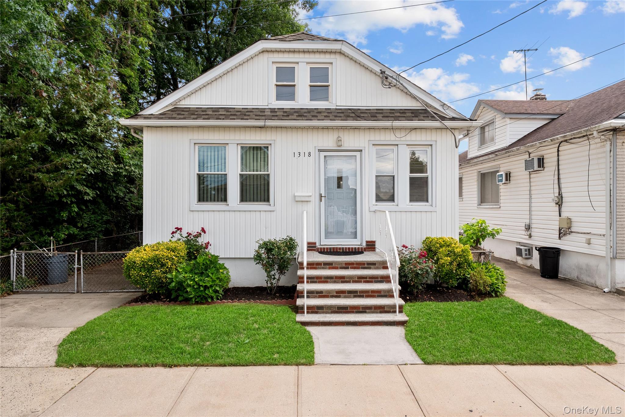 1318 Scimitar Ave, Elmont, NY 11003