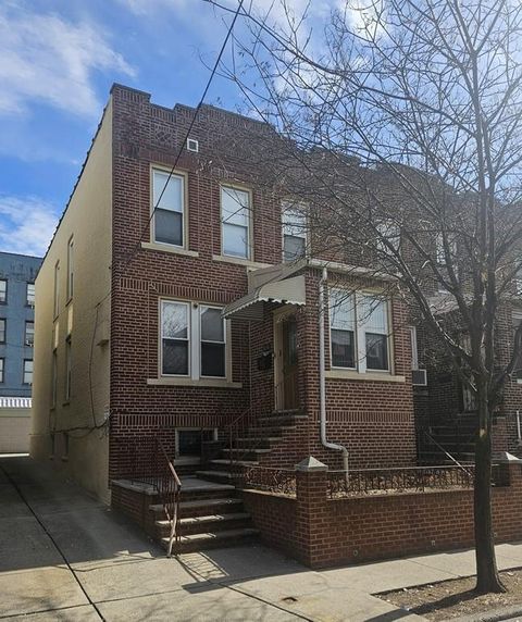  in Astoria NY 24-41 43 Street.jpg