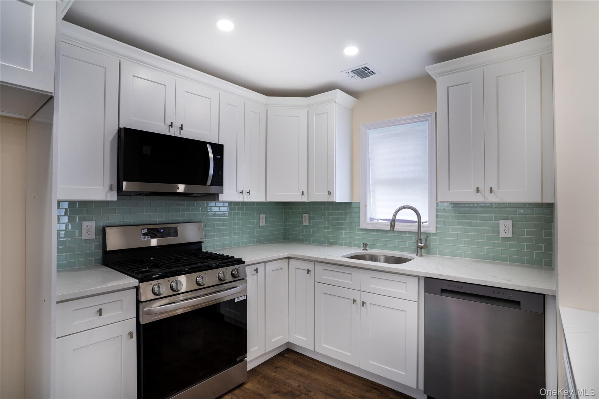 3323 Great Neck Rd, Amityville, NY 11701 photo