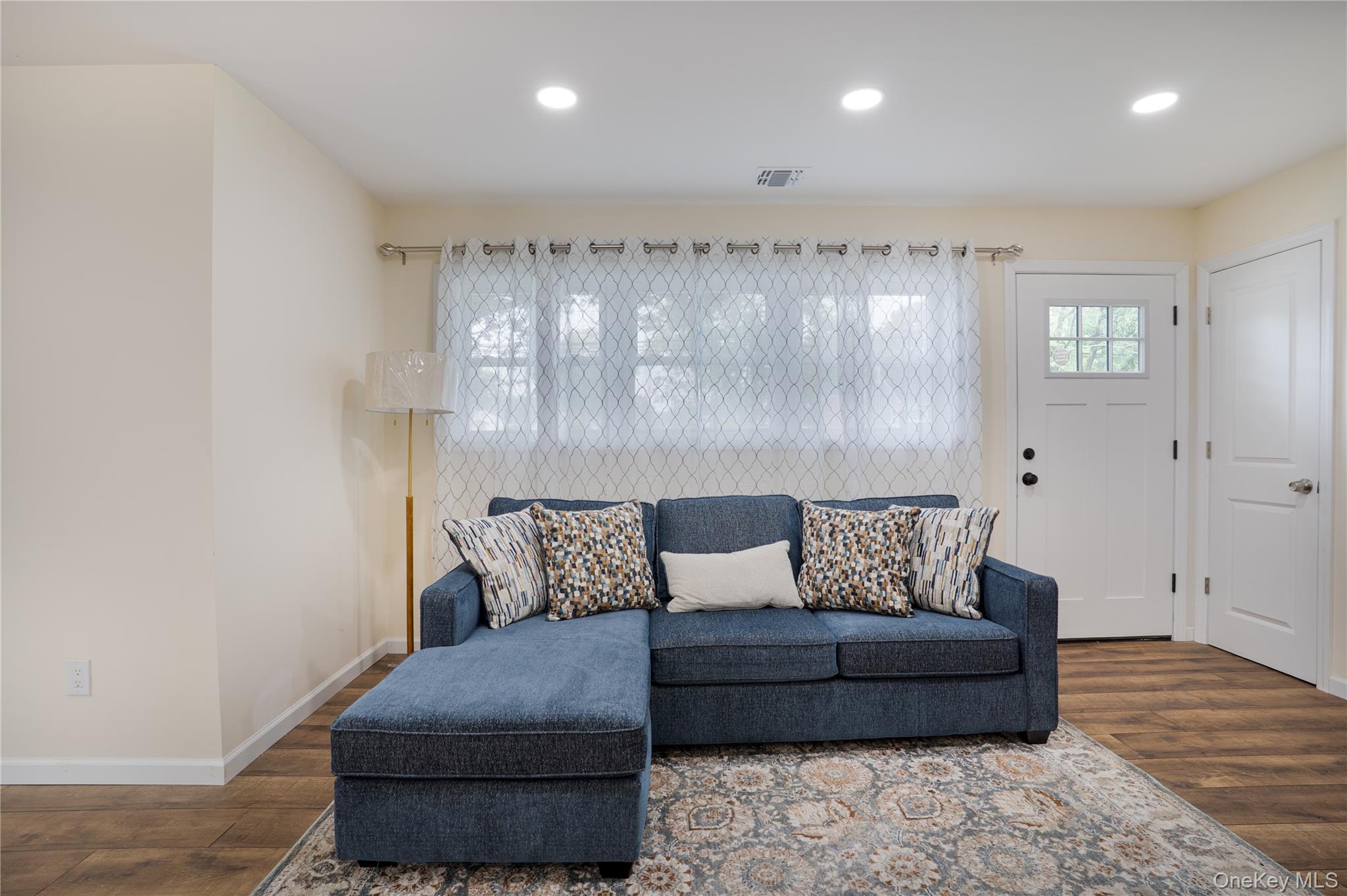 3323 Great Neck Rd, Amityville, NY 11701 photo