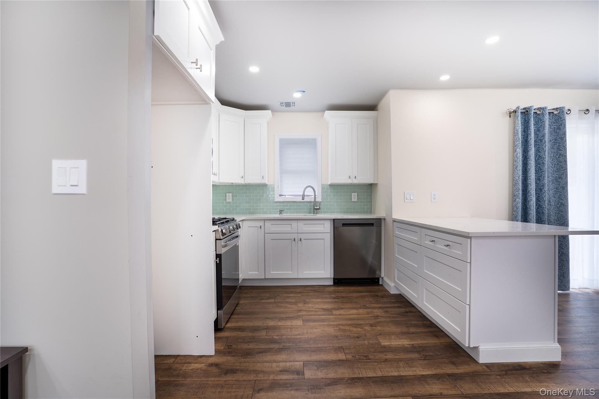 3323 Great Neck Rd, Amityville, NY 11701 photo