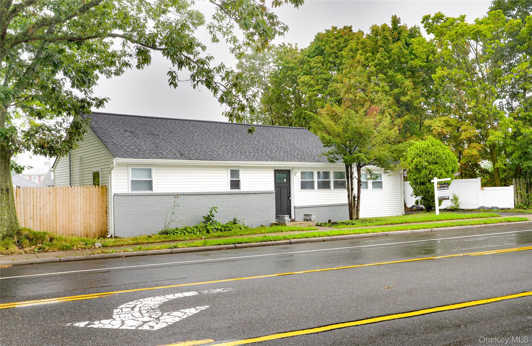 3323 Great Neck Rd, Amityville, NY 11701
