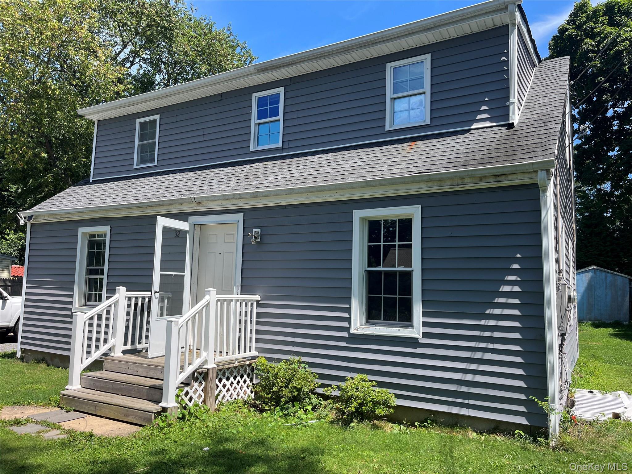 32 7th Ave, Huntington Station, NY 11746
