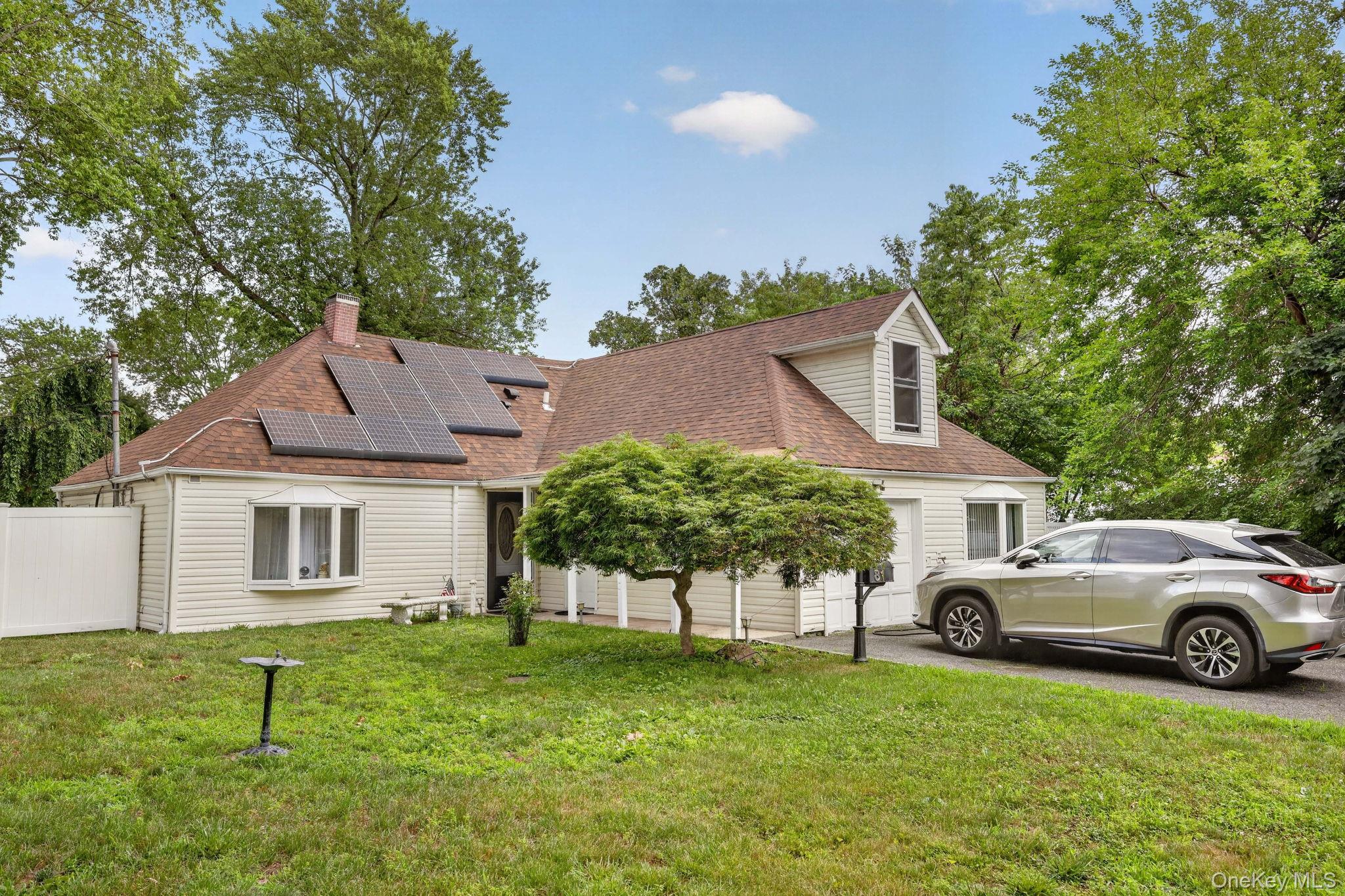 81 Bedford Ave, Islandia, NY 11749