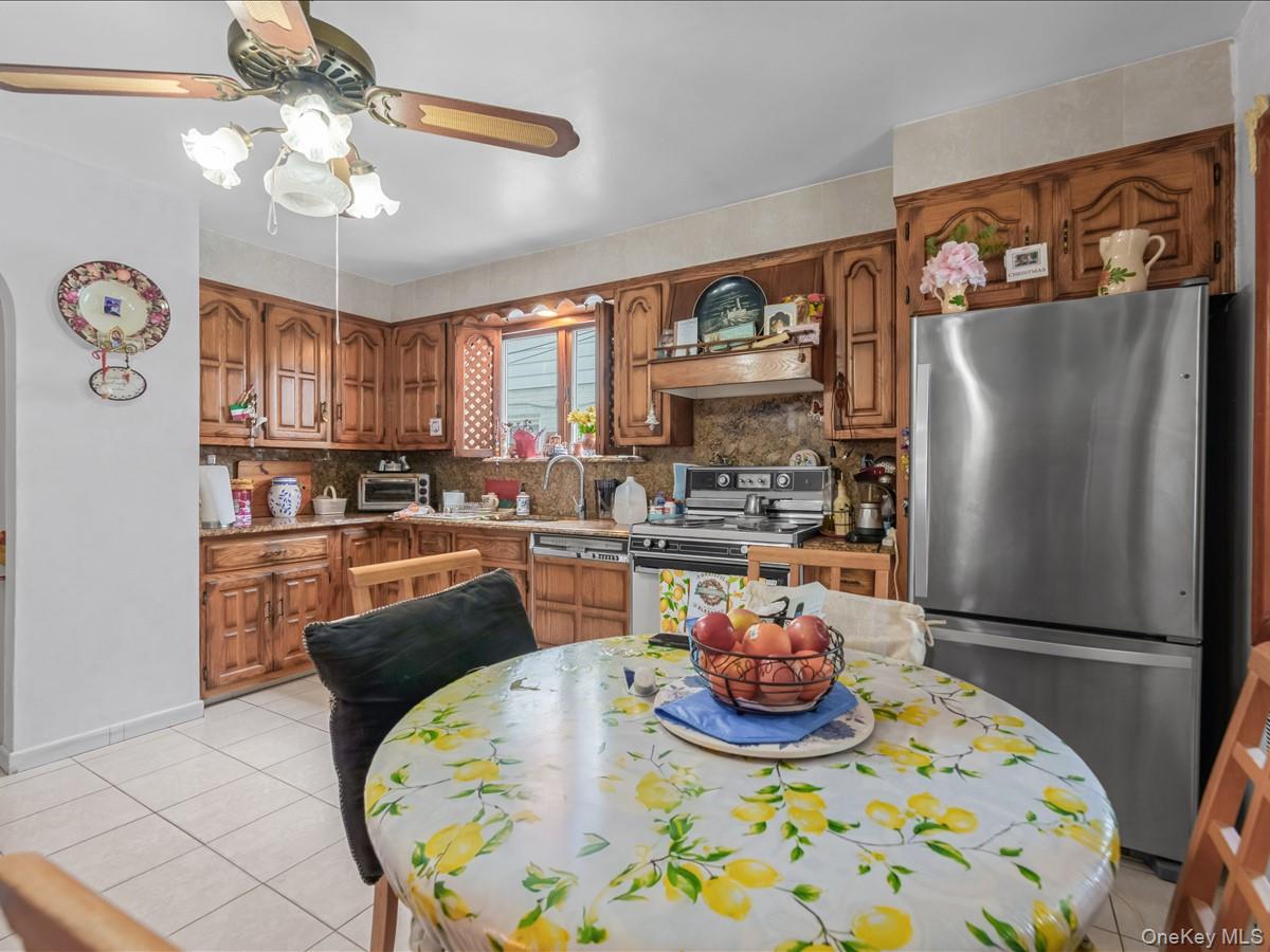 63 1 138th St, Flushing, NY 11367 photo