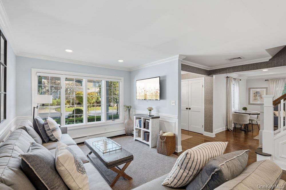 149 Wagon Rd, Roslyn Heights, NY 11577 photo