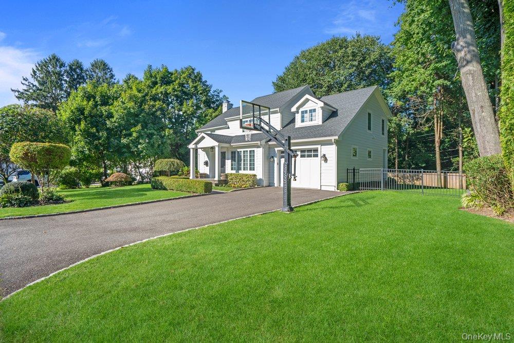 149 Wagon Rd, Roslyn Heights, NY 11577 photo